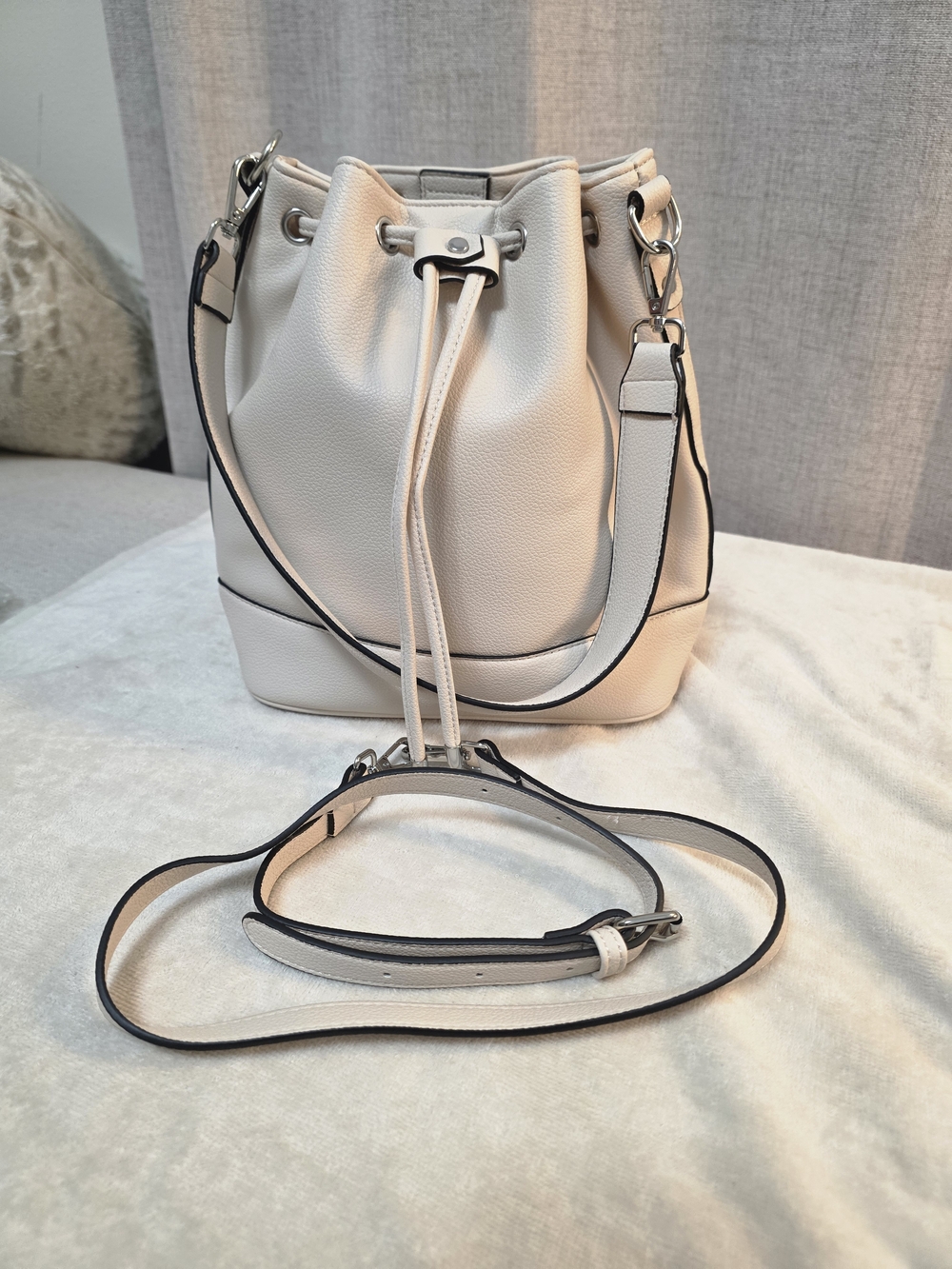 AFKOMST Leather Bucket Bags and Drawstring Crossbody Purse for Women Medium Tote